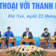 Thủ tướng Phạm Minh Chính cùng đại diện các bộ, ngành và Trung ương Đoàn tham gia đối thoại với thanh niên. Ảnh: TTXVN